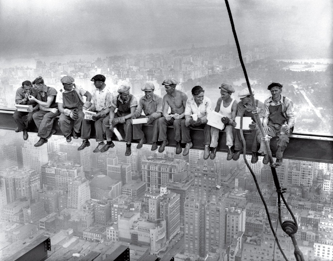 Primo maggio - gli operai più famosi della storia: sono quelli fotografati durante la costruzione del rockfeller center a new york, nel 1932