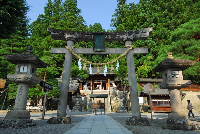 Santuario hachimangū in giappone, legato al culto di hachiman