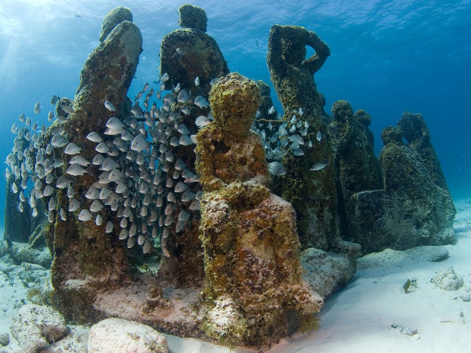 The silent evolution: significato delle statue sottomarine del musa Sculture sottomarine del musa di cancún