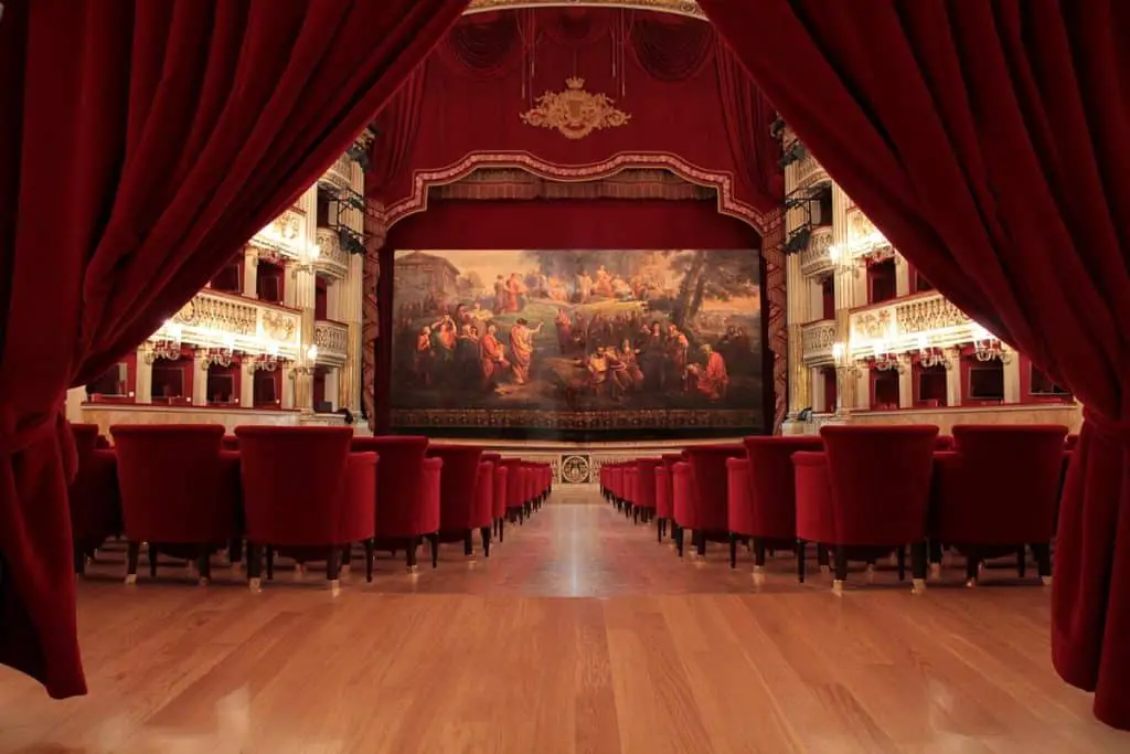 Totò e la sua napoli: il principe della risata torna a casa Teatro san carlo napoli facebook