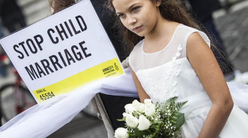 Salmodia (per una sposa bambina), la forza della poesia e della musica contro il dramma delle spose bambine