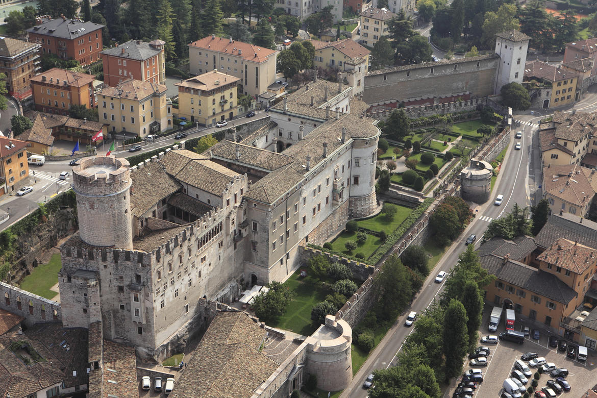 Castello del buonconsiglio a trento durante una visita culturale