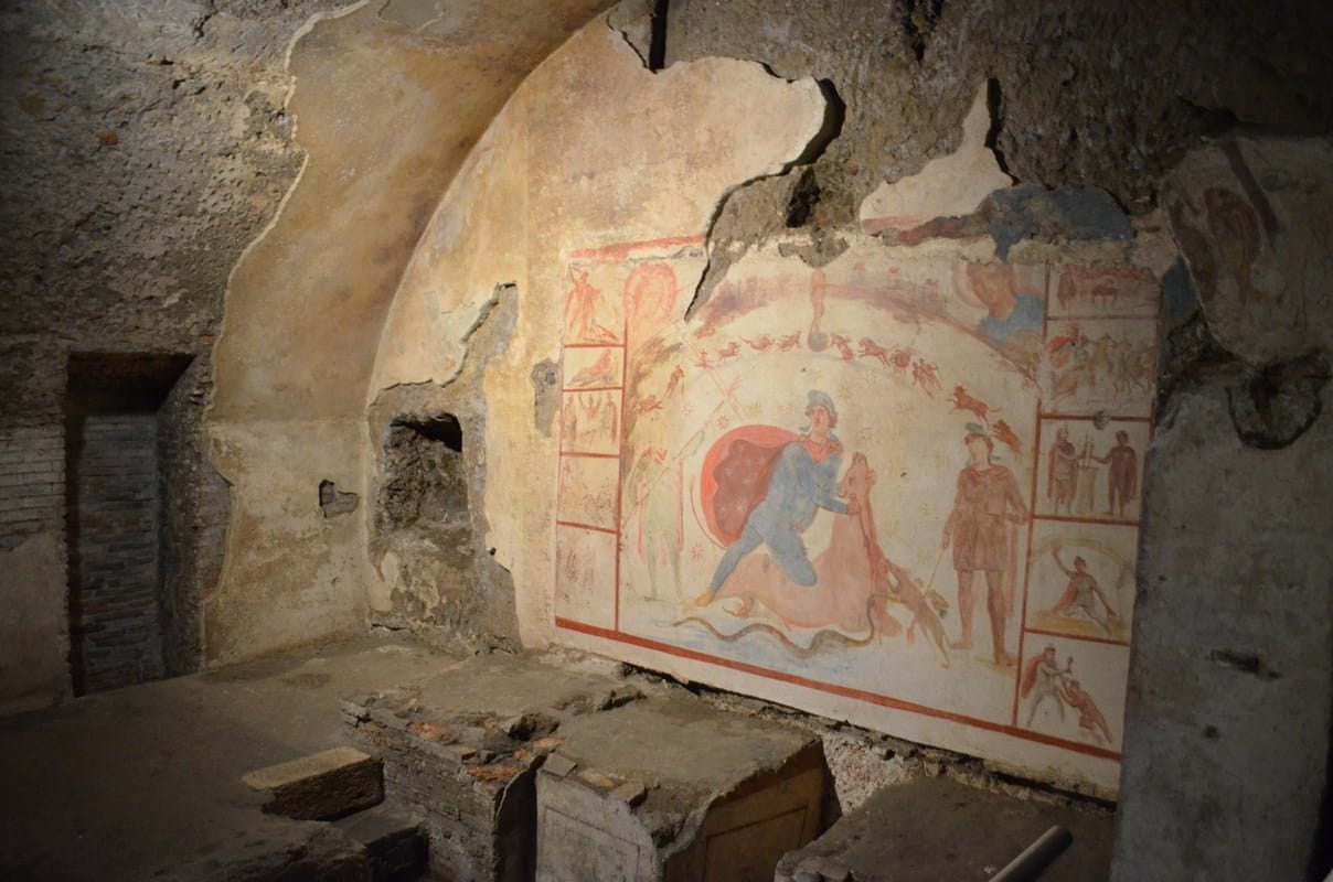 Interno archeologico del mitreo barberini a roma