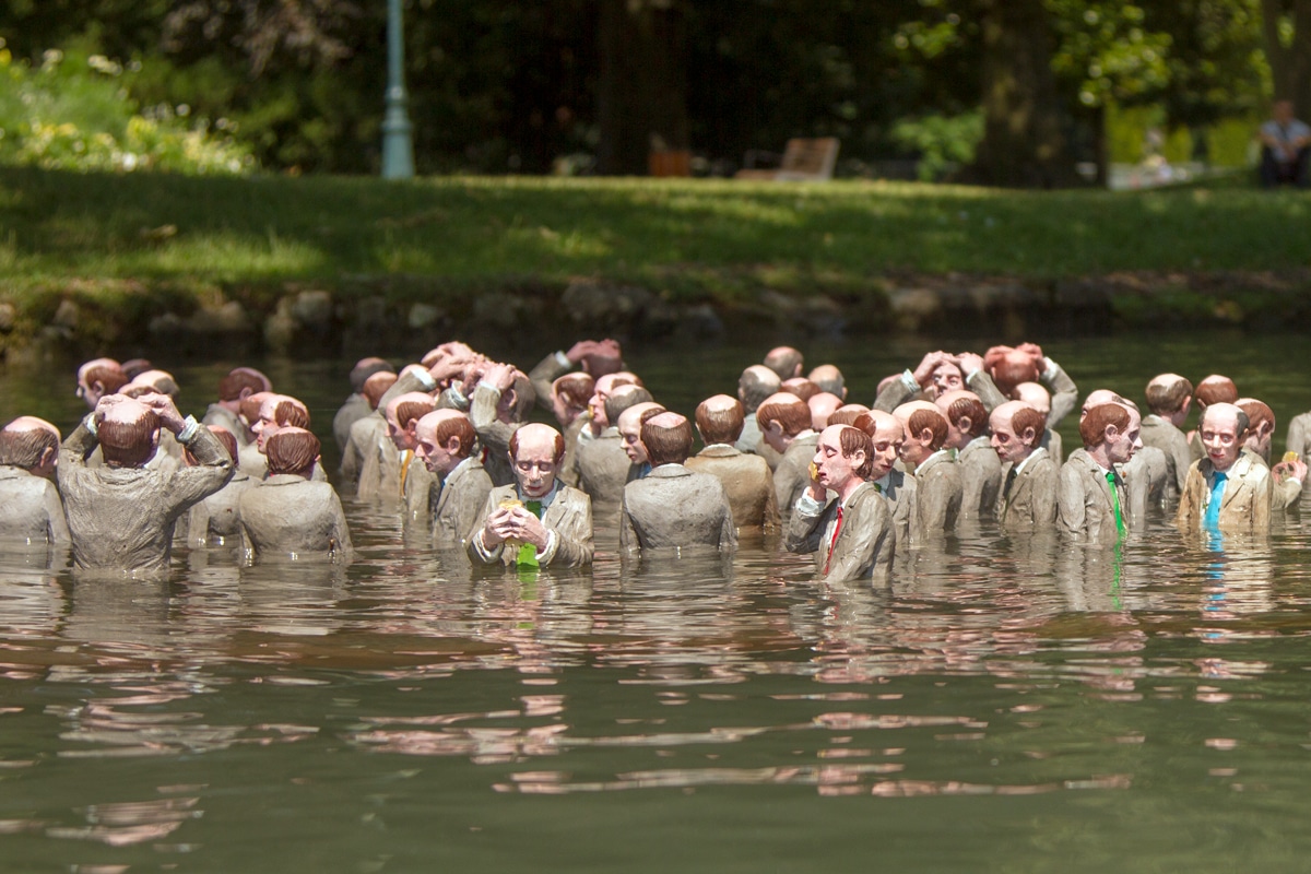 Isaac cordal lo scultore che parla di politica e cambiamento climatico