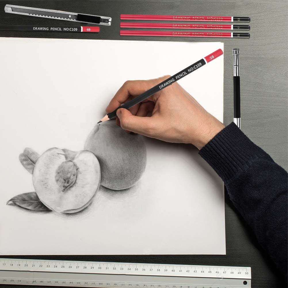 Esempio di set matite da disegno con accessori