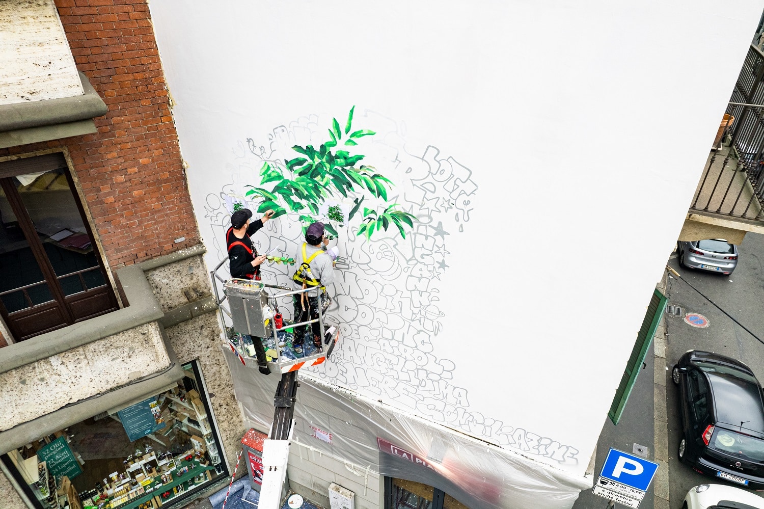Giornata della terra: murales ecologici invitano a piantare alberi