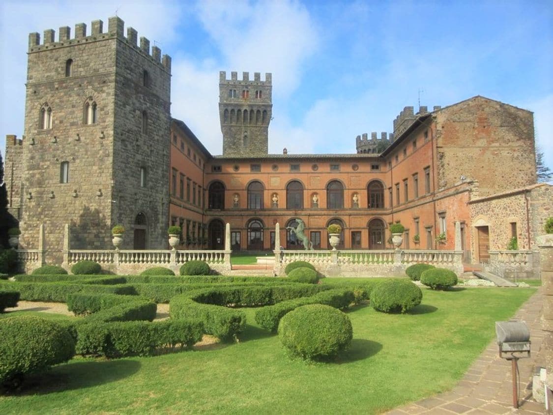 Castello di torre alfina. Ormai la dama fantasma è di casa