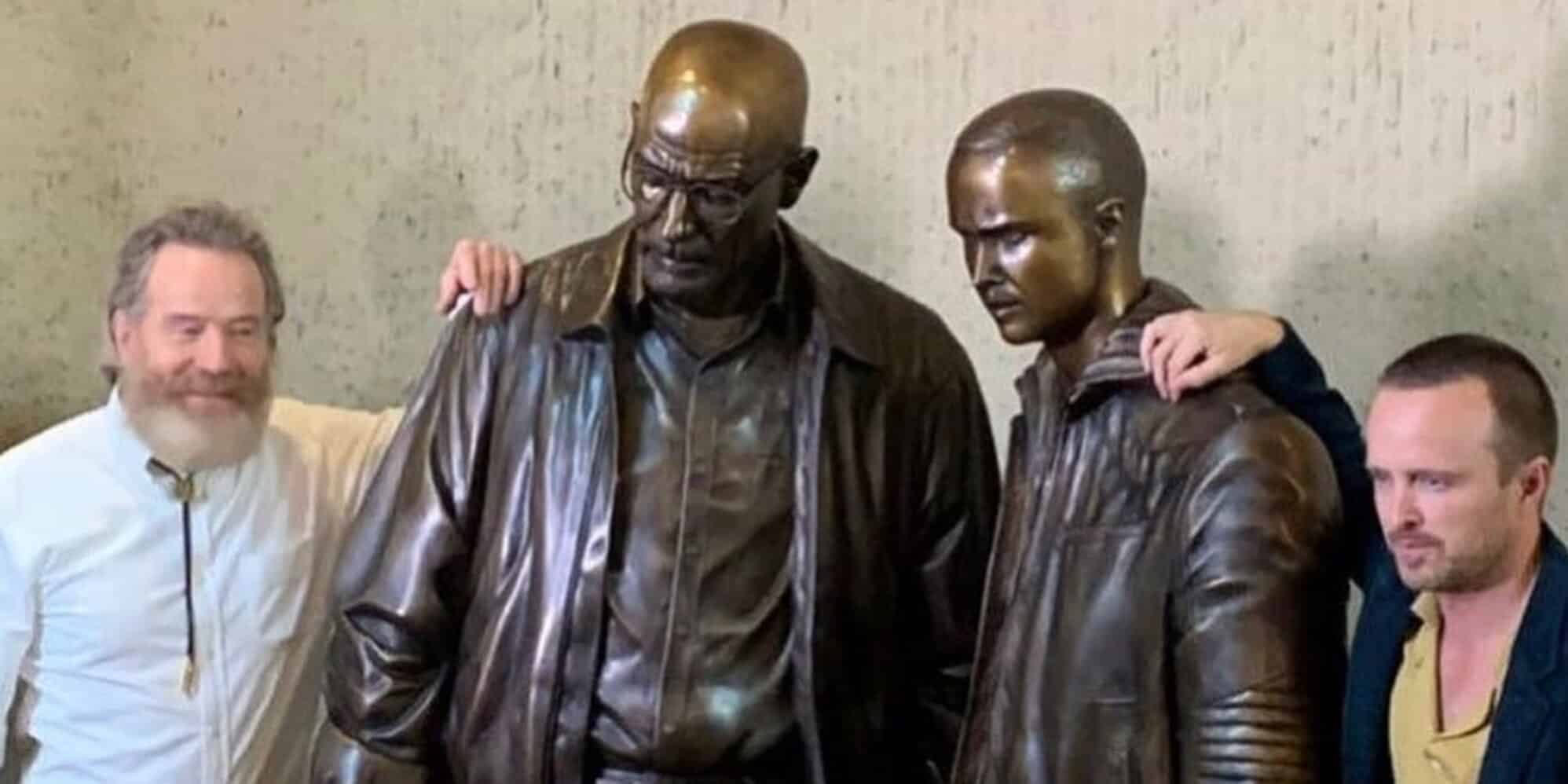Albuquerque celebra breaking bad con le statue di walter white e jesse pinkman