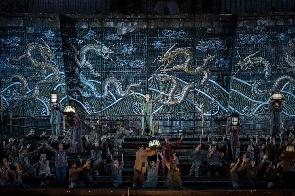 Turandot all'arena di verona, allestimento scenico dell'opera di puccini