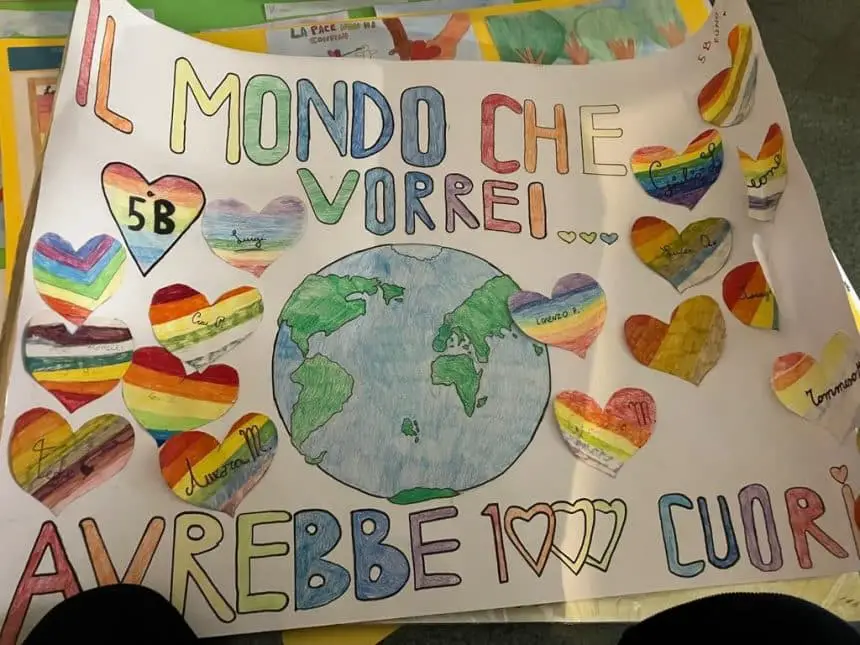 Una scuola bilingue. Pace unicef