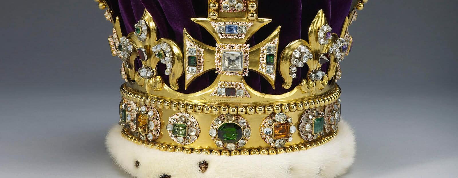 La corona di sant’edoardo, il globo e lo scettro. Simboli indiscussi dell’incoronazione