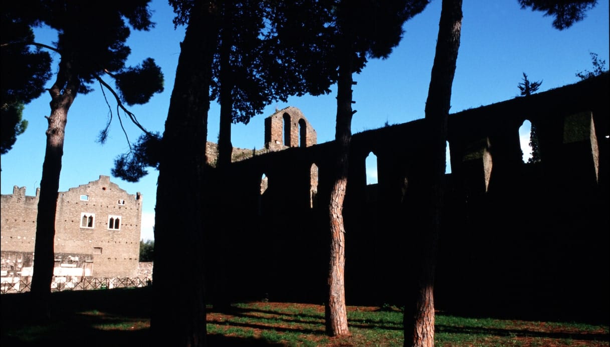 Via appia nel territorio archeologico del lazio
