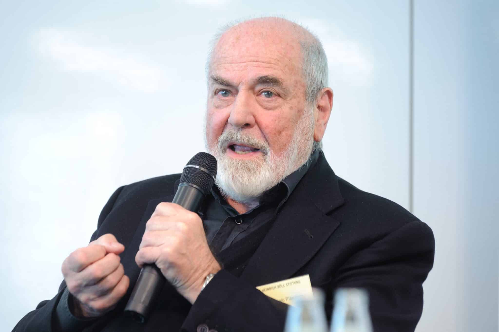 La mostra di michelangelo pistoletto a villa manin: un dialogo tra arte e comunità