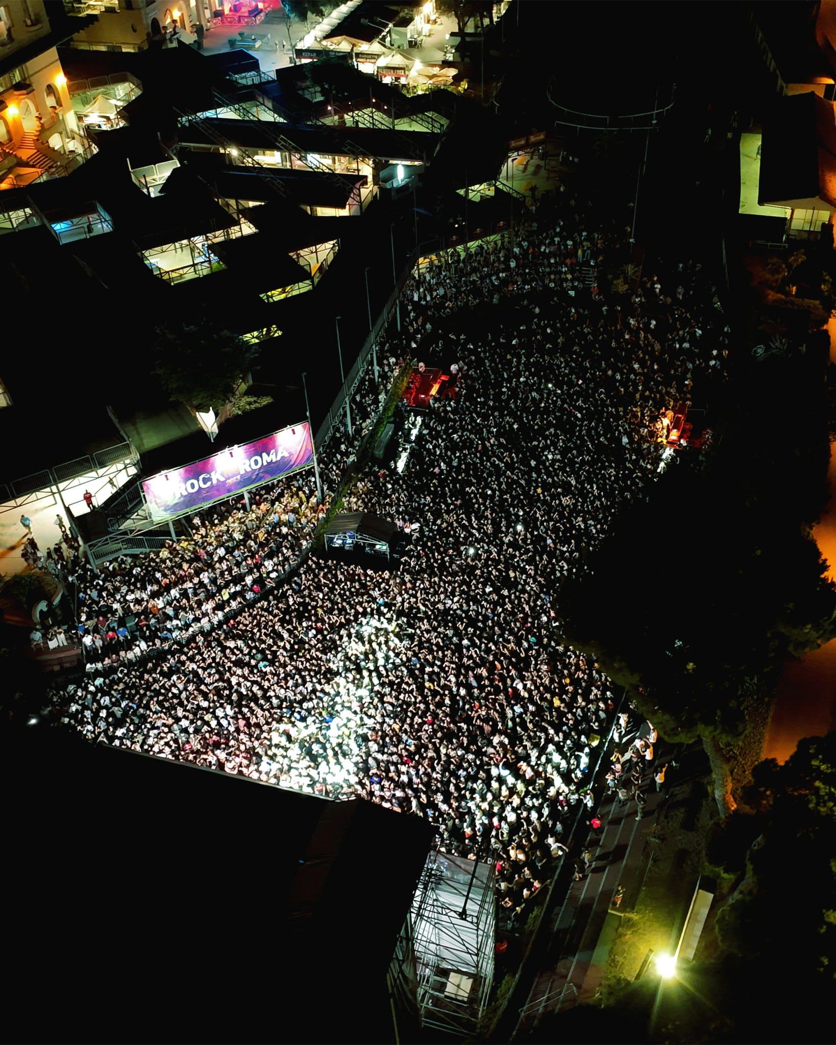Palco rock, immagine di repertorio per il concerto dei the black keys a milano