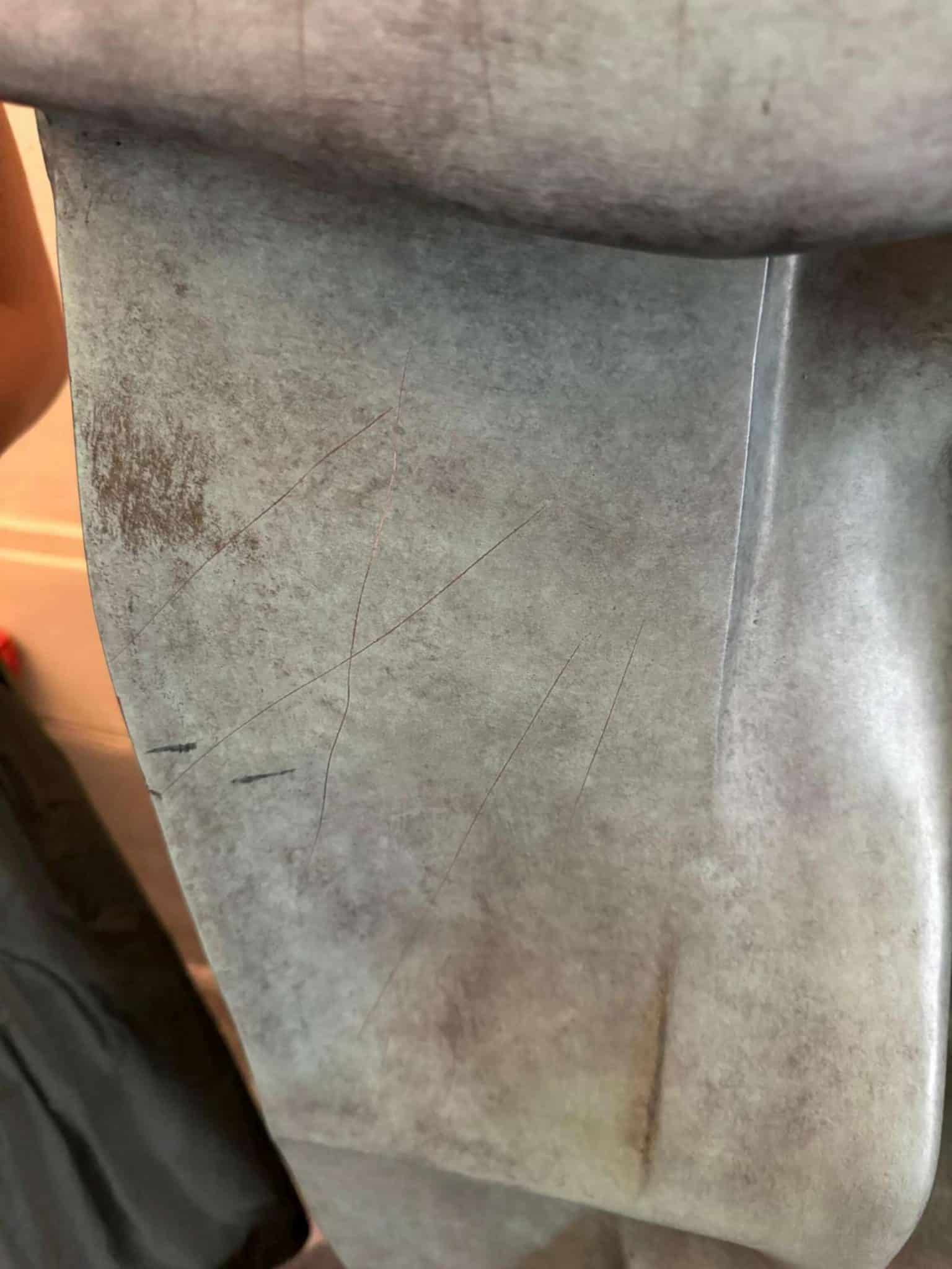Atto vandalico colpisce le opere di giò pomodoro a pietrasanta