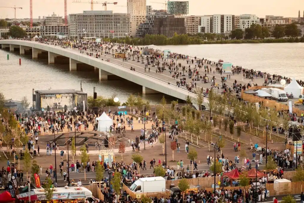 Un nuovo ponte a bordeaux cambia il concetto di infrastruttura