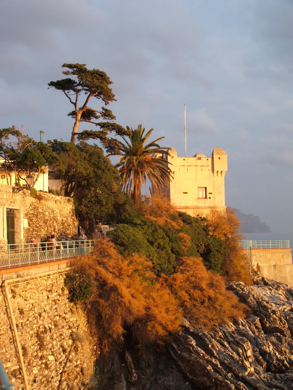 Scopri la torre di gropallo: un tuffo nella storia di genova