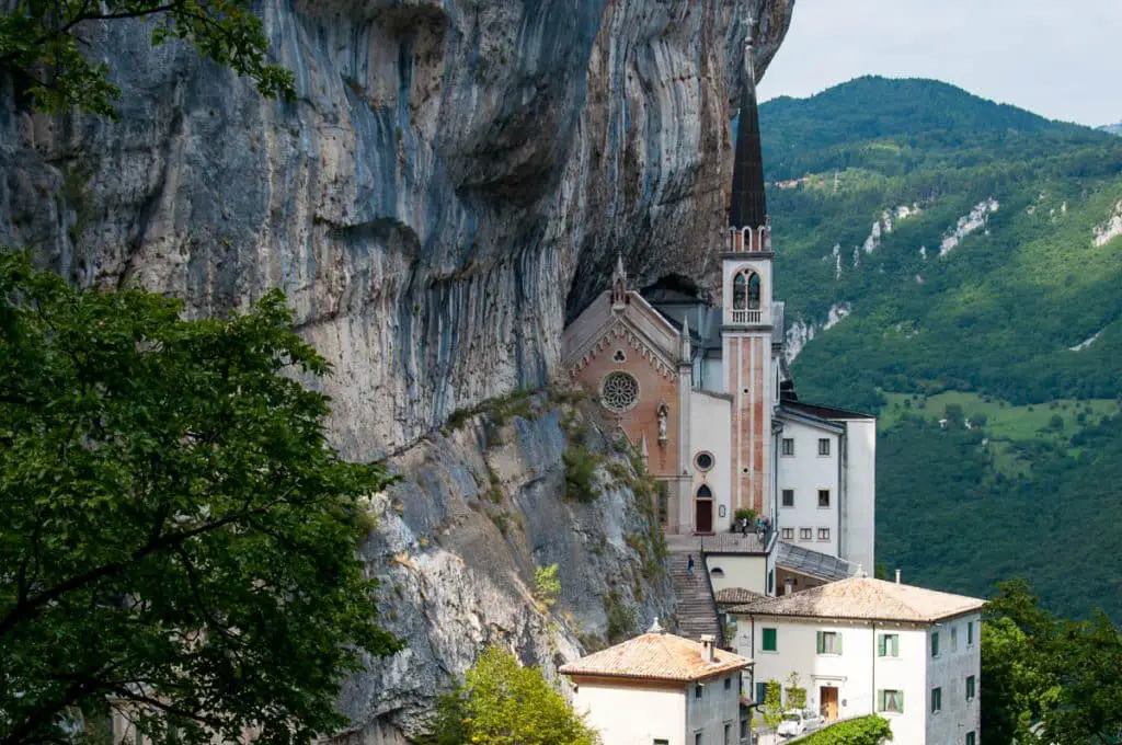 Il santuario della madonna della corona