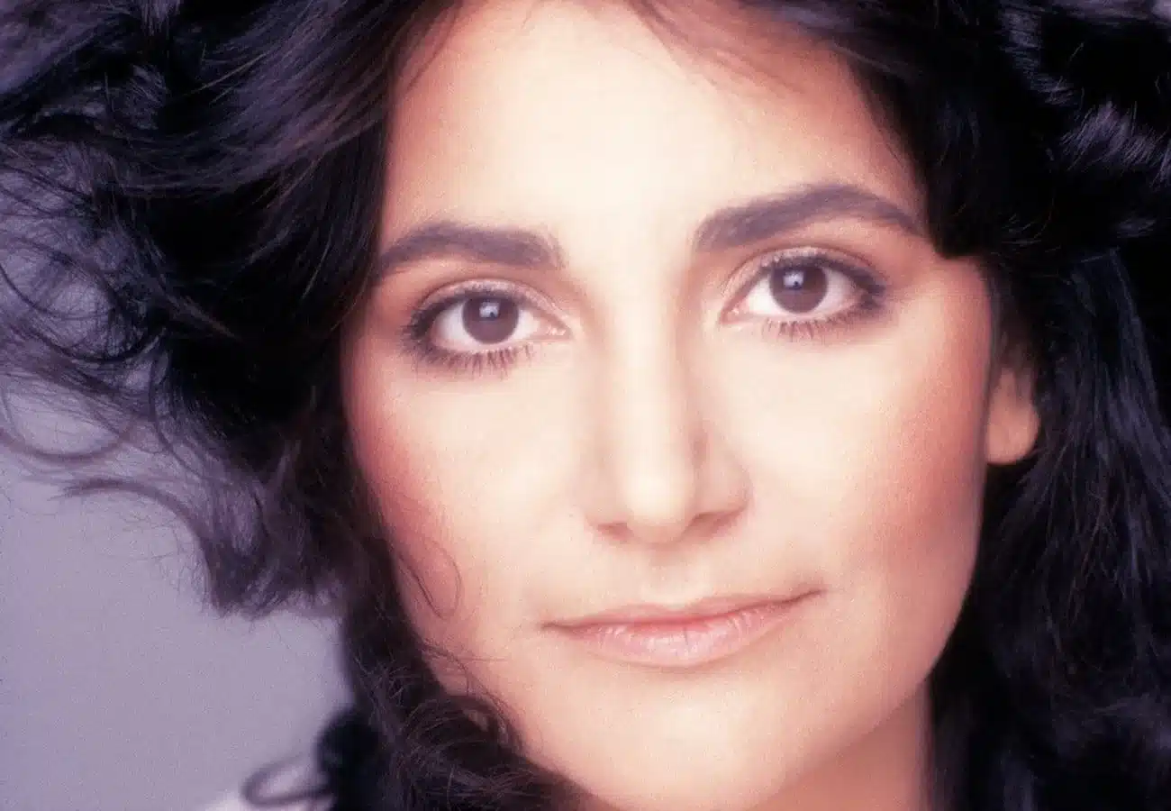 Almeno tu nell'universo di mia martini: significato e storia della canzone Mia martini