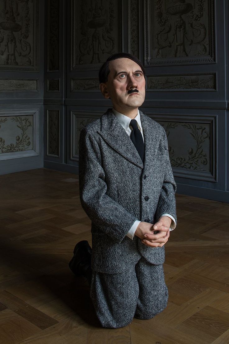 Maurizio cattelan e la banana che ha fatto storia: “comedian” all’asta da sotheby’s Maurizio cattelan