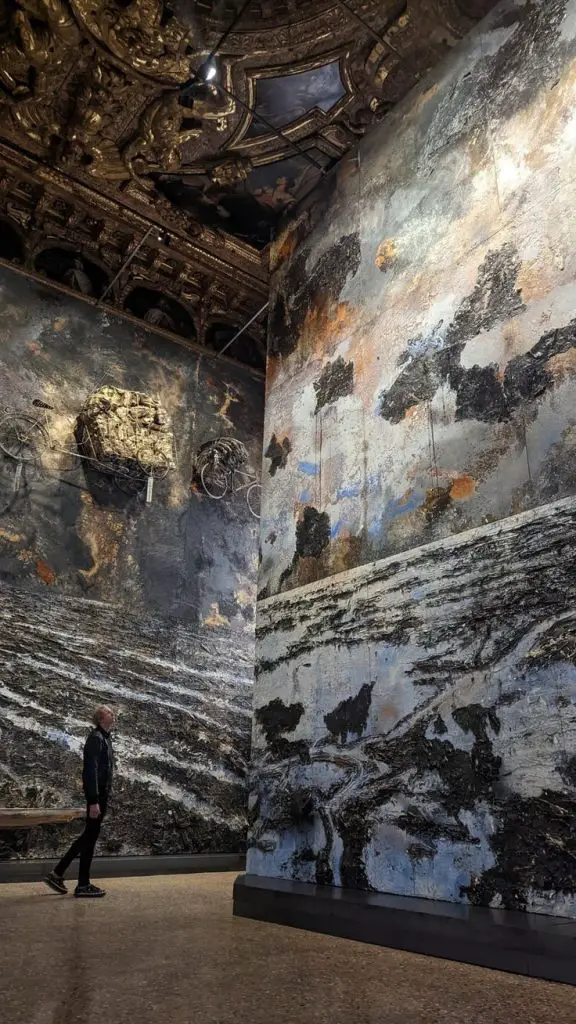 Anselm kiefer porta “le alchimiste” nella sala delle cariatidi di palazzo reale Anselm kiefer