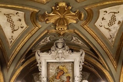 Bmadonna ritrovata nella cripta del duomo di parmaari vecchia - cattedrale di san sabino