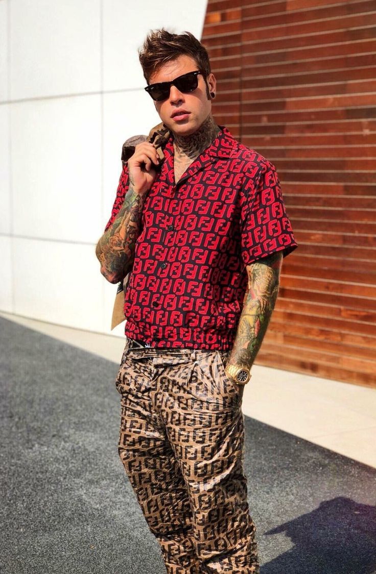 Fedez in primo piano