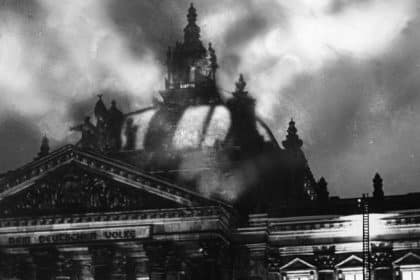 Accadde oggi 27 febbraio 1933, incendio al reichstag