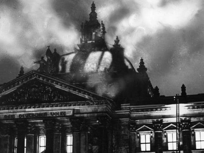 Accadde oggi 27 febbraio 1933, incendio al reichstag