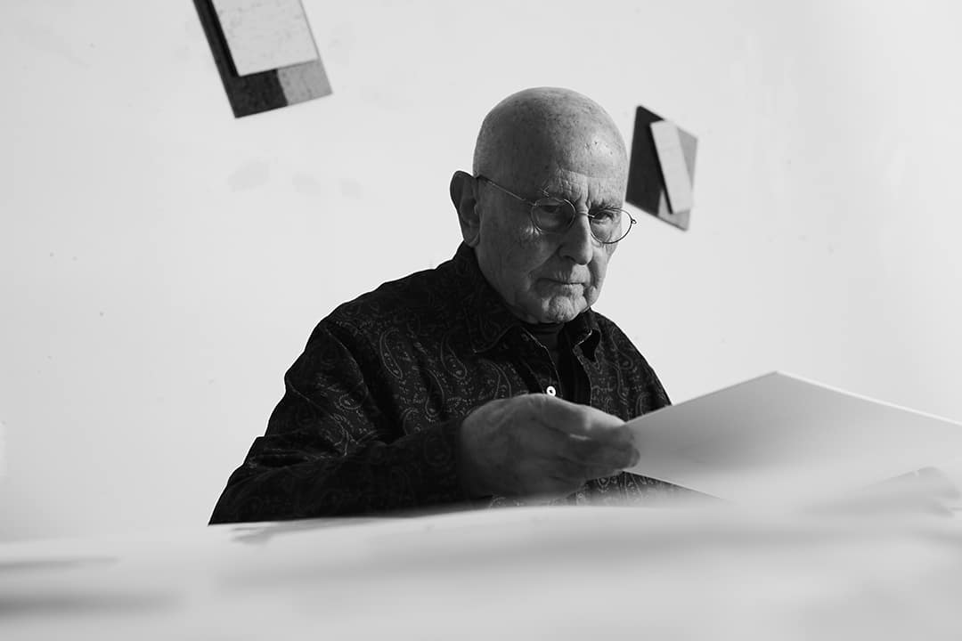 Lucio pozzi in mostra a new york: 60 anni di arte astratta che sfidano ogni etichetta (pronto a sorprenderti? )