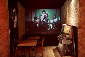 Grande successo di pubblico per la mostra pino daniele. Spiritual, inaugurata lo scorso 19 marzo (e fino al 6 luglio) a palazzo reale a napoli alla presenza del ministro della cultura alessandro giuli e delle principali istituzioni della città