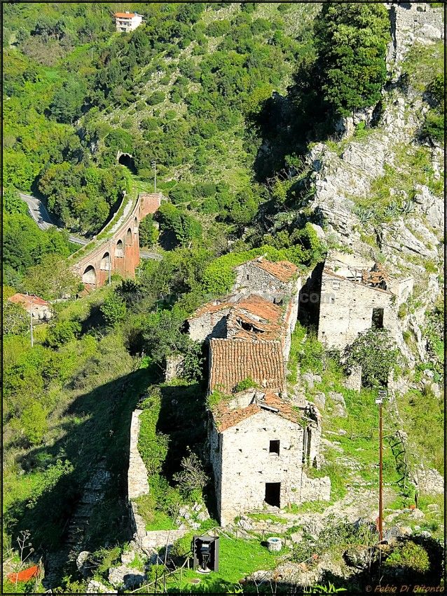 Destinazioni sconosciute #57: san severino di centola, il borgo che guarda il tempo dall’alto