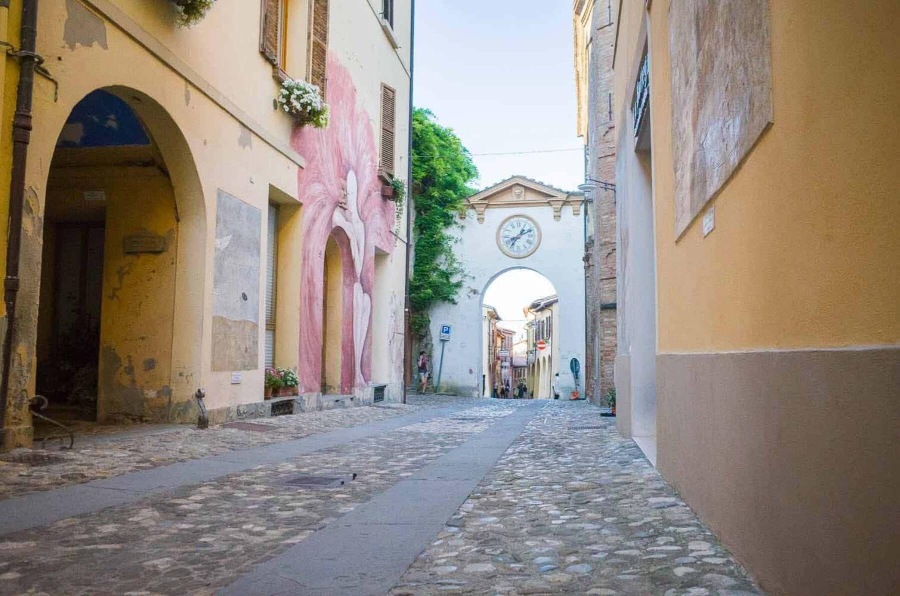 Fantastika dozza 2026: programma, orari e biglietti Dozza, borgo d’arte che ospita fantastika 2026