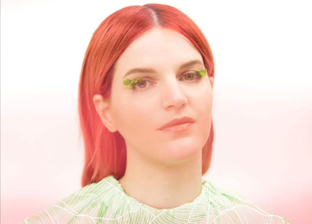 Bambola daruma di chiara galiazzo: quando la speranza si disegna a mano