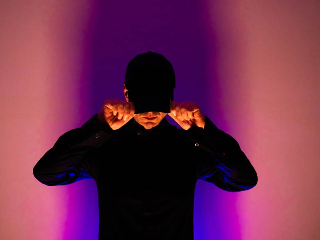 Digitanalogico è la stanza elettrica di 4grigio, dove il pop d’autore sopravvive al silicio tra synth anni '80 e bufere di neve