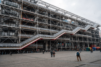 Chanel sostiene il centre pompidou durante il restauro