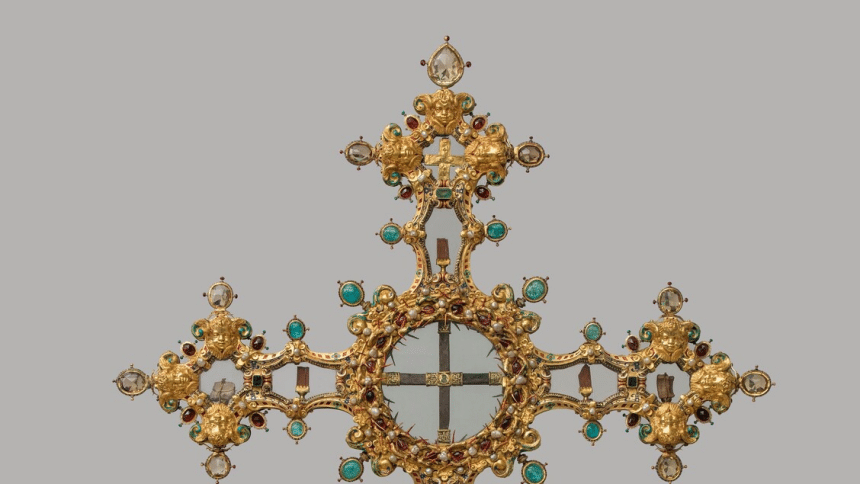 Croce reliquario della passione restaurata a firenze