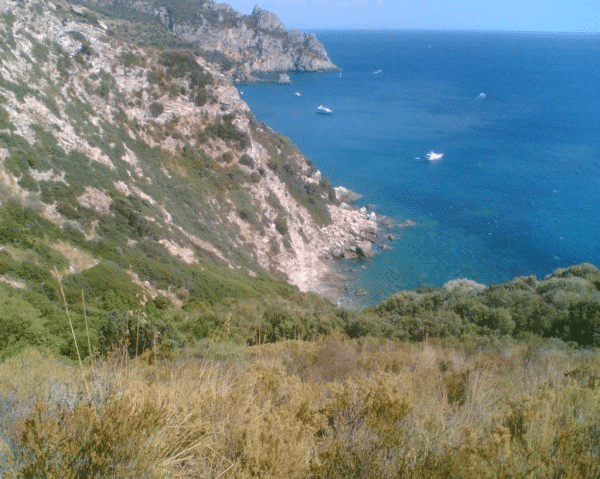 Destinazioni sconosciute #97 - cala la ciana: perché è il volto più selvaggio dell’argentario?