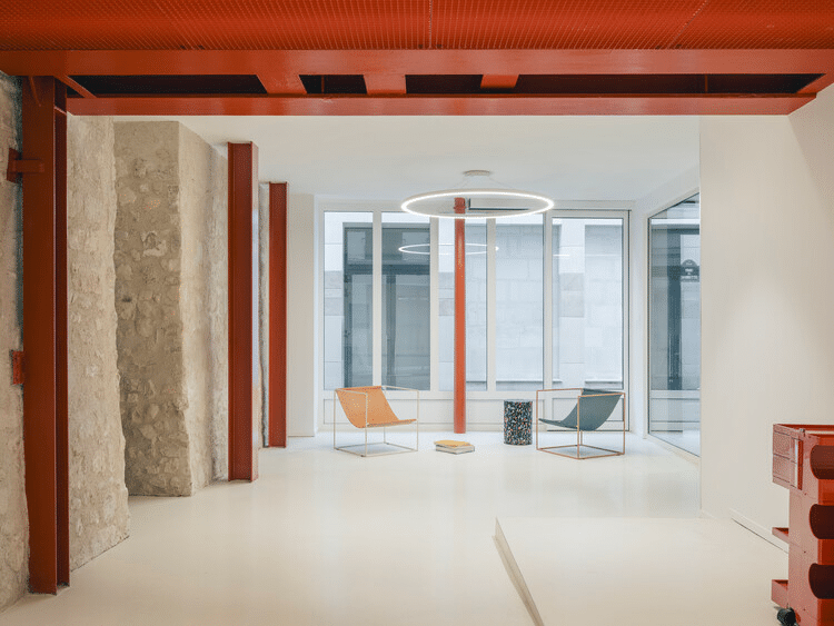Sentier trasforma una tipografia storica in ufficio contemporaneo