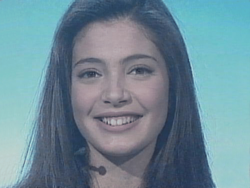 Alessia mancini compie 48 anni: l'esordio a non è la rai, l'amore per flavio montrucchio, cosa fa oggi, 7 segreti