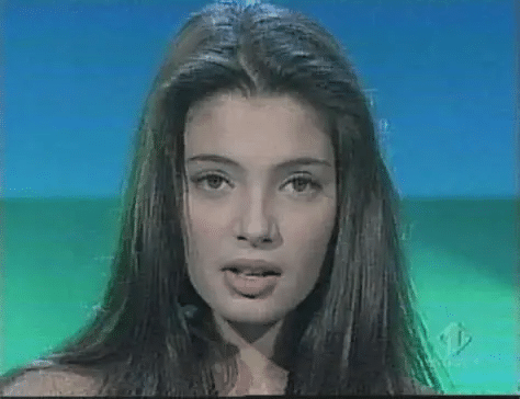 Alessia mancini compie 48 anni: l'esordio a non è la rai, l'amore per flavio montrucchio, cosa fa oggi, 7 segreti