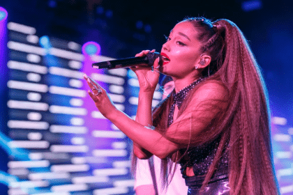 Ariana grande compie 33 anni: i bisnonni italiani, l'amore tormentato con mac miller, 7 segreti