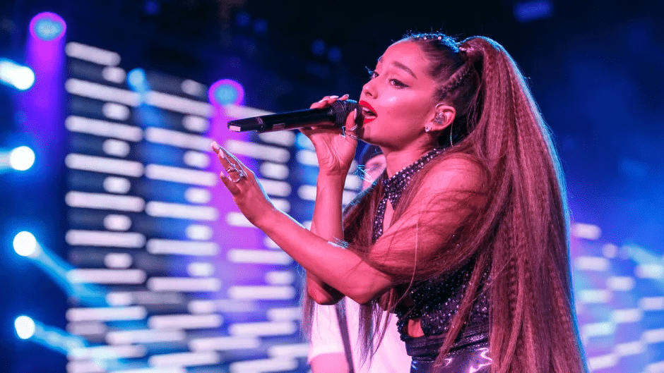 Ariana grande compie 33 anni: i bisnonni italiani, l'amore tormentato con mac miller, 7 segreti
