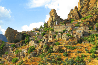 Destinazioni sconosciute #99: pentedattilo è il borgo fantasma più suggestivo d’italia?