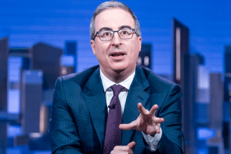 John oliver trasforma la campagna emmy in arte pop ghanese