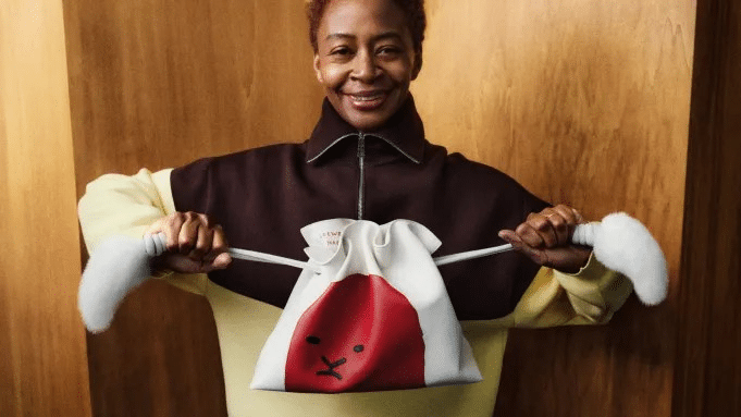Kara walker guida la campagna loewe dei 180 anni
