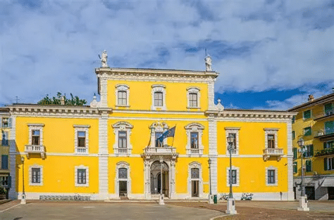 Liberty a brescia chiude il 14 giugno: cosa vedere a palazzo martinengo prima della fine?