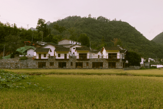 Luzhai cottage: hotel rurale tra montagne e terrazze in cina