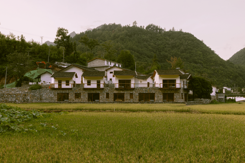 Luzhai cottage: hotel rurale tra montagne e terrazze in cina