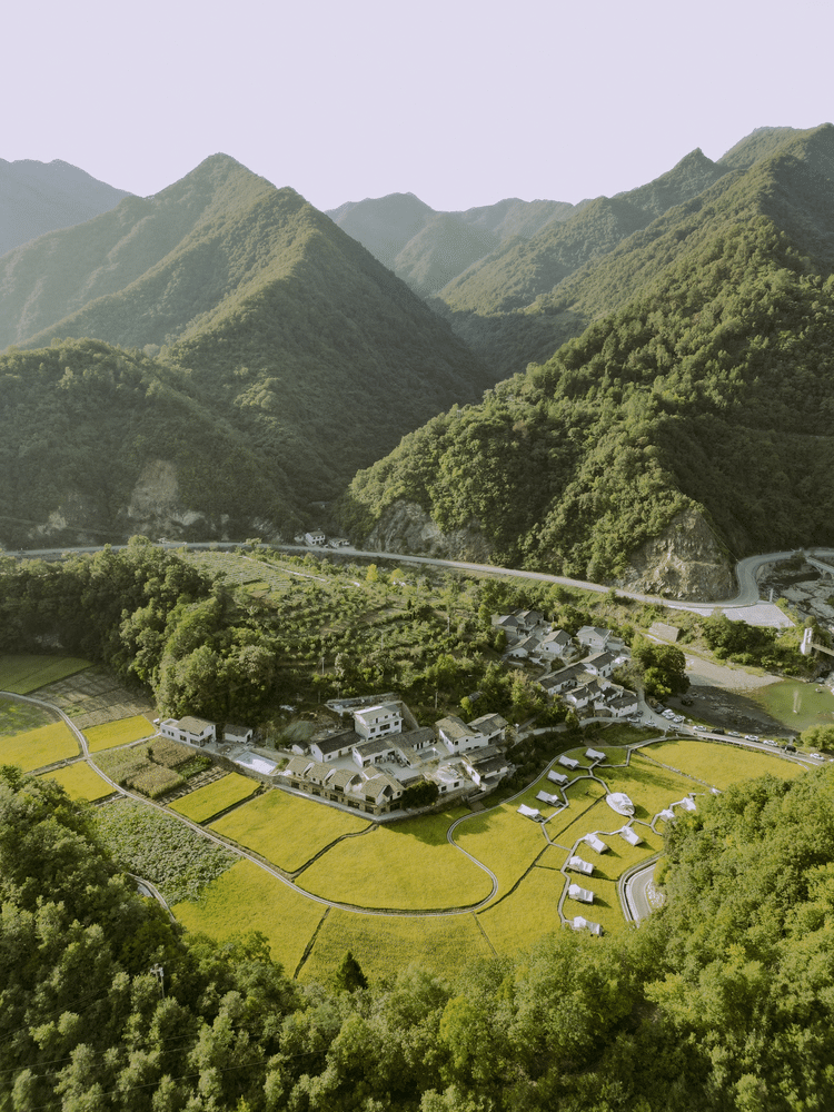 Luzhai cottage: hotel rurale tra montagne e terrazze in cina
